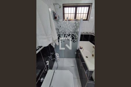 Casa à venda com 430m², 4 quartos e 8 vagas Casa à venda com 430m², 4 quartos e 8 vagasBanheiro da Suíte