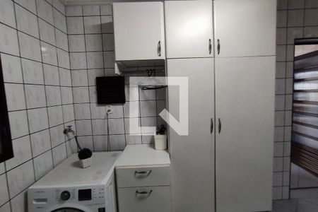 Casa à venda com 430m², 4 quartos e 8 vagas Casa à venda com 430m², 4 quartos e 8 vagasÁrea de Serviço