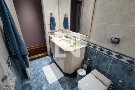 Casa à venda com 430m², 4 quartos e 8 vagas Casa à venda com 430m², 4 quartos e 8 vagasBanheiro 1