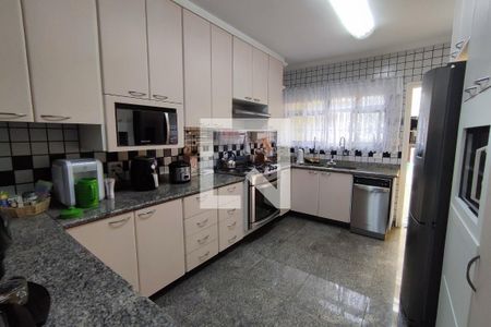 Casa à venda com 430m², 4 quartos e 8 vagas Casa à venda com 430m², 4 quartos e 8 vagasCozinha