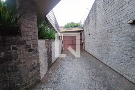 Casa à venda com 430m², 4 quartos e 8 vagas Casa à venda com 430m², 4 quartos e 8 vagasGaragem