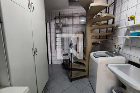 Casa à venda com 430m², 4 quartos e 8 vagas Casa à venda com 430m², 4 quartos e 8 vagasÁrea de Serviço