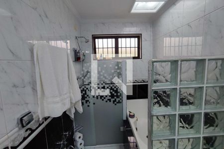 Casa à venda com 430m², 4 quartos e 8 vagas Casa à venda com 430m², 4 quartos e 8 vagasBanheiro da Suíte