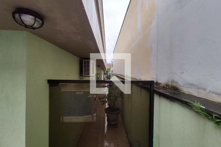 Casa à venda com 430m², 4 quartos e 8 vagas Casa à venda com 430m², 4 quartos e 8 vagasCorredor