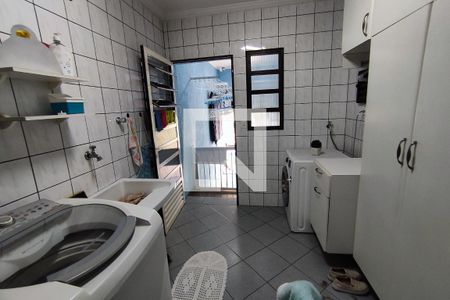 Casa à venda com 430m², 4 quartos e 8 vagas Casa à venda com 430m², 4 quartos e 8 vagasÁrea de Serviço