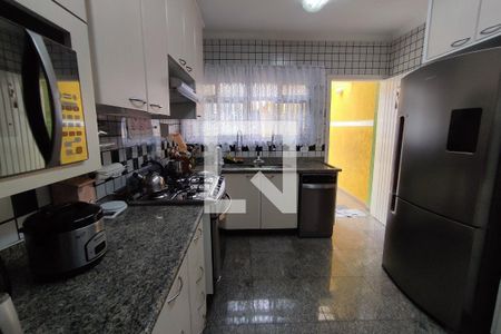 Casa à venda com 430m², 4 quartos e 8 vagas Casa à venda com 430m², 4 quartos e 8 vagasCozinha