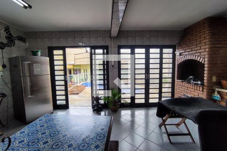 Casa à venda com 430m², 4 quartos e 8 vagas Casa à venda com 430m², 4 quartos e 8 vagasÁrea gourmet