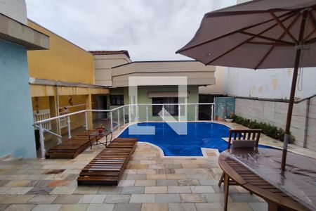 Casa à venda com 430m², 4 quartos e 8 vagas Casa à venda com 430m², 4 quartos e 8 vagasÁrea da piscina