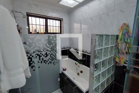 Casa à venda com 430m², 4 quartos e 8 vagas Casa à venda com 430m², 4 quartos e 8 vagasBanheiro da Suíte