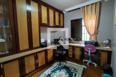 Casa à venda com 430m², 4 quartos e 8 vagas Casa à venda com 430m², 4 quartos e 8 vagasEscritório