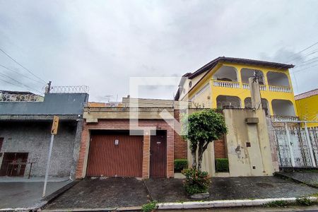 Casa à venda com 430m², 4 quartos e 8 vagas Casa à venda com 430m², 4 quartos e 8 vagasFachada