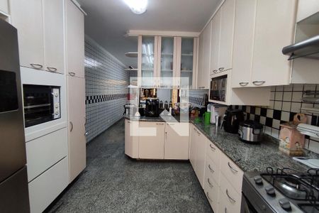 Casa à venda com 430m², 4 quartos e 8 vagas Casa à venda com 430m², 4 quartos e 8 vagasCozinha