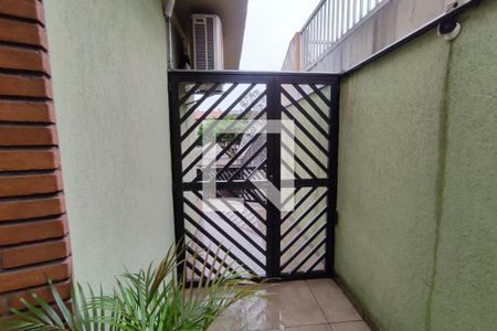 Casa à venda com 430m², 4 quartos e 8 vagas Casa à venda com 430m², 4 quartos e 8 vagasCorredor