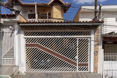 Casa à venda com 130m², 3 quartos e 2 vagas Casa à venda com 130m², 3 quartos e 2 vagasFachada