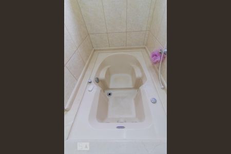 Casa à venda com 130m², 3 quartos e 2 vagas Casa à venda com 130m², 3 quartos e 2 vagasBanheira da Suíte