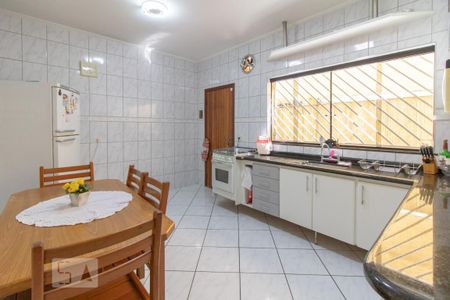 Casa à venda com 130m², 3 quartos e 2 vagas Casa à venda com 130m², 3 quartos e 2 vagasCozinha