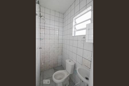 banheiro de casa para alugar com 1 quarto, 40m² em Vila Arcádia, São Paulo