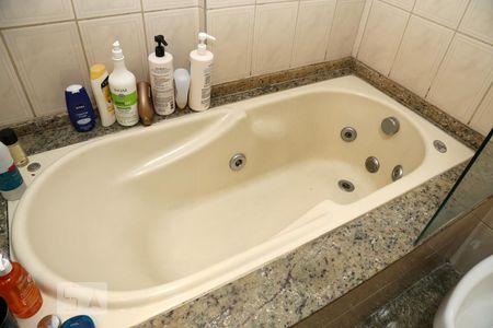 Apartamento à venda com 256m², 4 quartos e 5 vagasBanheiro da Suíte 2