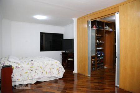 Apartamento à venda com 256m², 4 quartos e 5 vagasSuíte 2