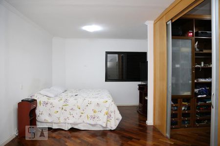 Apartamento à venda com 256m², 4 quartos e 5 vagasSuíte 2