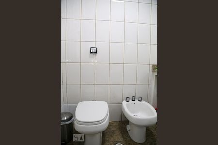 Apartamento à venda com 256m², 4 quartos e 5 vagasBanheiro da Suíte 1