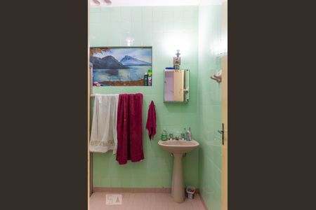 Casa à venda com 225m², 3 quartos e 2 vagasBanheiro