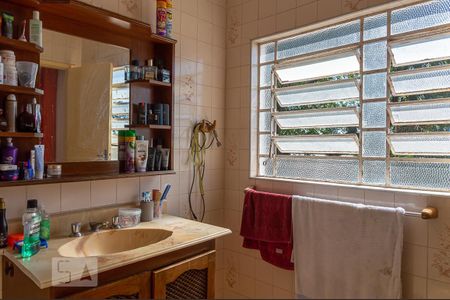 Casa à venda com 225m², 3 quartos e 2 vagasBanheiro da Suíte