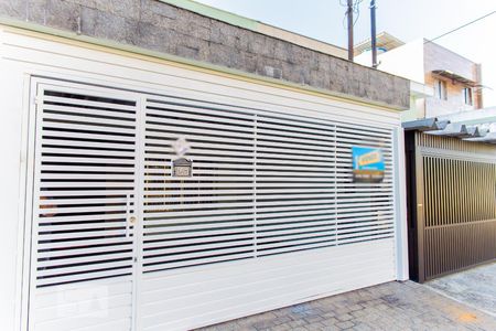 Casa à venda com 178m², 3 quartos e 2 vagas Casa à venda com 178m², 3 quartos e 2 vagasFachada