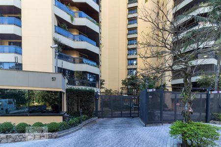 Apartamento à venda com 211m², 4 quartos e 3 vagas Apartamento à venda com 211m², 4 quartos e 3 vagasFachada