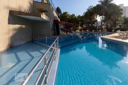 Apartamento à venda com 211m², 4 quartos e 3 vagas Apartamento à venda com 211m², 4 quartos e 3 vagasÁrea comum - Piscina