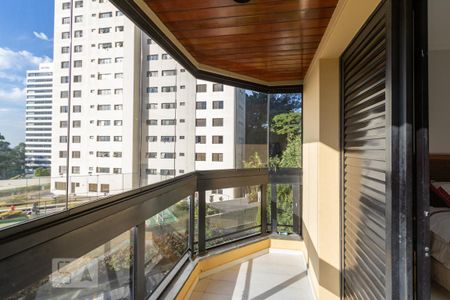 Apartamento à venda com 211m², 4 quartos e 3 vagas Apartamento à venda com 211m², 4 quartos e 3 vagasSacada Suíte master