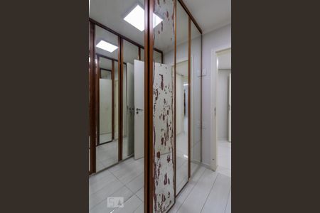 Apartamento à venda com 211m², 4 quartos e 3 vagas Apartamento à venda com 211m², 4 quartos e 3 vagasCloset