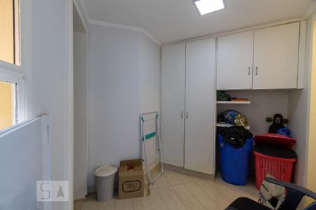 Apartamento à venda com 211m², 4 quartos e 3 vagas Apartamento à venda com 211m², 4 quartos e 3 vagasQuarto de Serviço