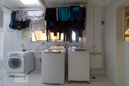 Apartamento à venda com 211m², 4 quartos e 3 vagas Apartamento à venda com 211m², 4 quartos e 3 vagasÁrea de Serviço