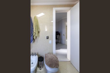 Apartamento à venda com 211m², 4 quartos e 3 vagas Apartamento à venda com 211m², 4 quartos e 3 vagasBanheiro da Suíte 1