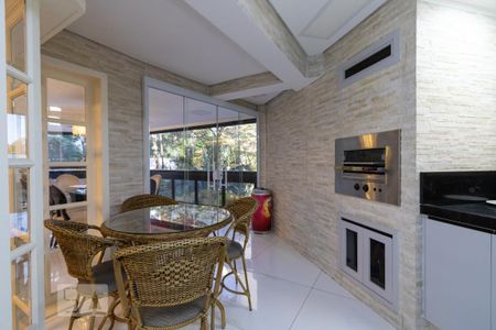 Apartamento à venda com 211m², 4 quartos e 3 vagas Apartamento à venda com 211m², 4 quartos e 3 vagasEspaço Gourmet