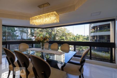 Apartamento à venda com 211m², 4 quartos e 3 vagas Apartamento à venda com 211m², 4 quartos e 3 vagasSala de Jantar