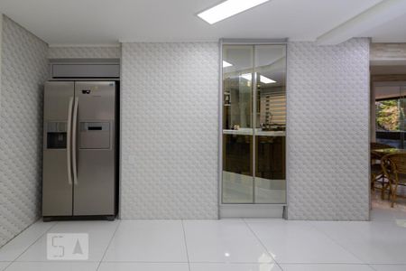 Apartamento à venda com 211m², 4 quartos e 3 vagas Apartamento à venda com 211m², 4 quartos e 3 vagasCozinha