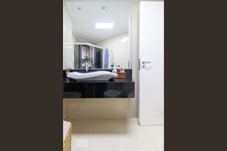 Apartamento à venda com 211m², 4 quartos e 3 vagas Apartamento à venda com 211m², 4 quartos e 3 vagasBanheiro