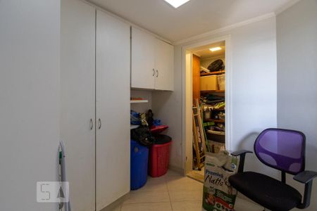 Apartamento à venda com 211m², 4 quartos e 3 vagas Apartamento à venda com 211m², 4 quartos e 3 vagasQuarto de Serviço