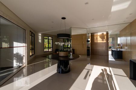 Apartamento à venda com 211m², 4 quartos e 3 vagas Apartamento à venda com 211m², 4 quartos e 3 vagasHall social