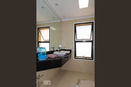 Apartamento à venda com 211m², 4 quartos e 3 vagas Apartamento à venda com 211m², 4 quartos e 3 vagasBanheiro da Suíte 1