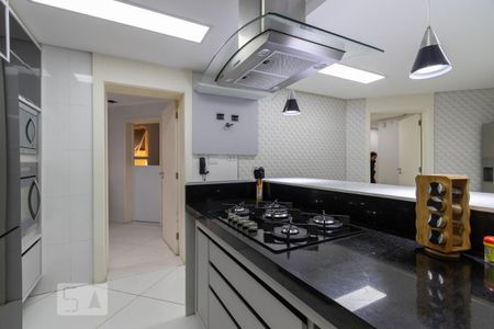 Apartamento à venda com 211m², 4 quartos e 3 vagas Apartamento à venda com 211m², 4 quartos e 3 vagasCozinha