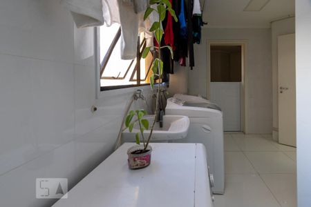 Apartamento à venda com 211m², 4 quartos e 3 vagas Apartamento à venda com 211m², 4 quartos e 3 vagasÁrea de Serviço