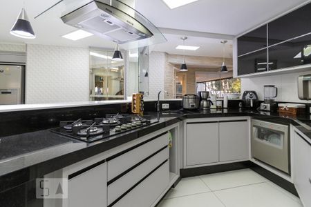 Apartamento à venda com 211m², 4 quartos e 3 vagas Apartamento à venda com 211m², 4 quartos e 3 vagasCozinha