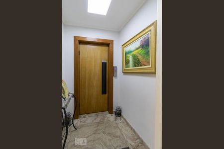 Apartamento à venda com 211m², 4 quartos e 3 vagas Apartamento à venda com 211m², 4 quartos e 3 vagasHall de Entrada