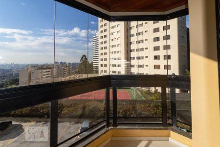 Apartamento à venda com 211m², 4 quartos e 3 vagas Apartamento à venda com 211m², 4 quartos e 3 vagasSacada Suíte master
