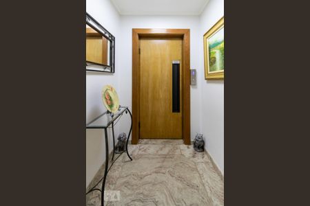 Apartamento à venda com 211m², 4 quartos e 3 vagas Apartamento à venda com 211m², 4 quartos e 3 vagasHall de Entrada