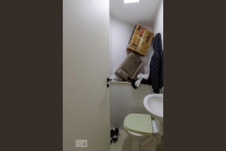 Apartamento à venda com 211m², 4 quartos e 3 vagas Apartamento à venda com 211m², 4 quartos e 3 vagasBanheiro de Serviço