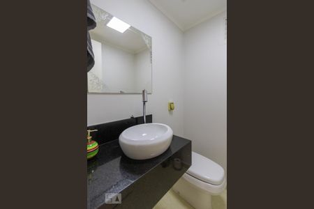 Apartamento à venda com 211m², 4 quartos e 3 vagas Apartamento à venda com 211m², 4 quartos e 3 vagasLavabo